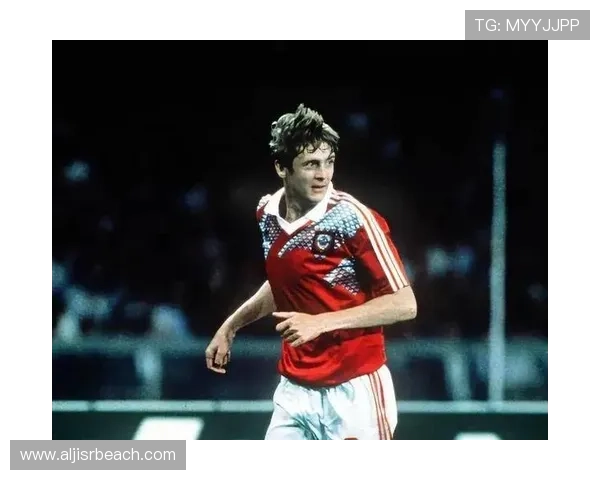 劳尔职业生涯高光时刻回顾，展现传奇前锋的辉煌表现与成就