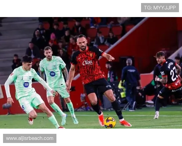 巴萨防守漏洞源于整体压迫失效,问题已显现并对后防稳定性造成影响 巴萨防守漏洞源于整体压迫失效,问题已显现并对后防稳定性造成影响