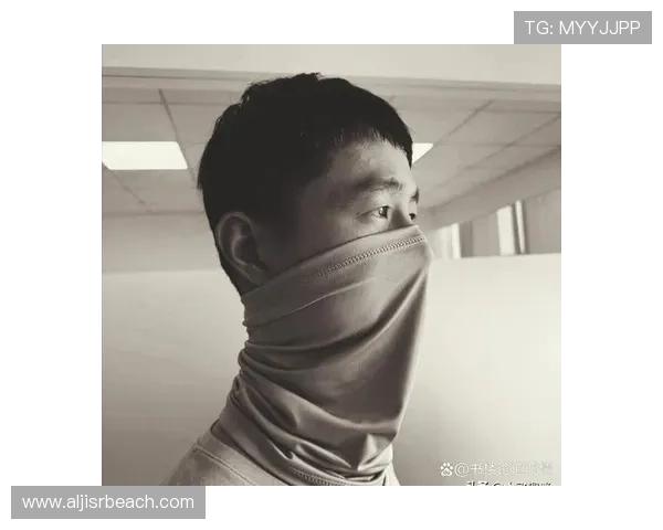 冯彦哲训练间隙居然偷偷变成了“顶流”，谁看到都想凑近八卦一下？